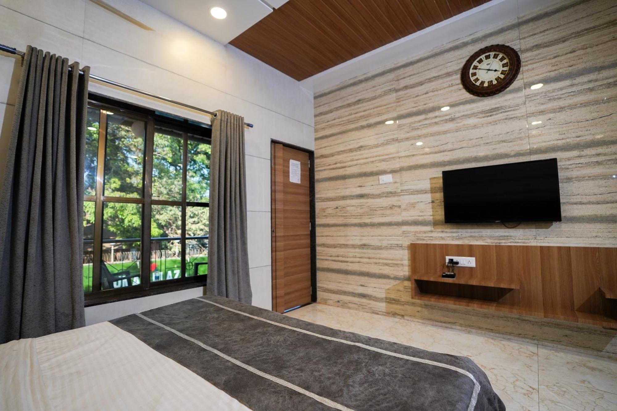Hotel Kumar Plaza Matheran Exteriér fotografie