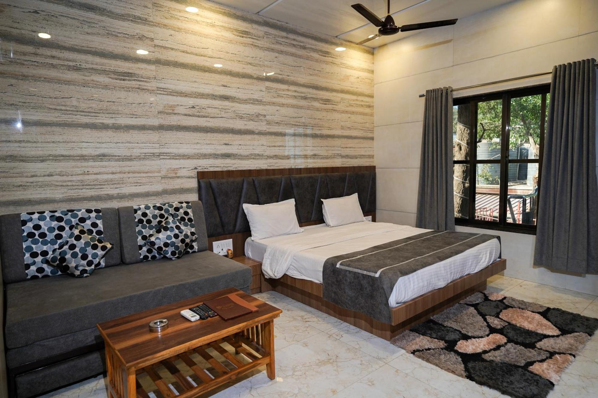 Hotel Kumar Plaza Matheran Exteriér fotografie